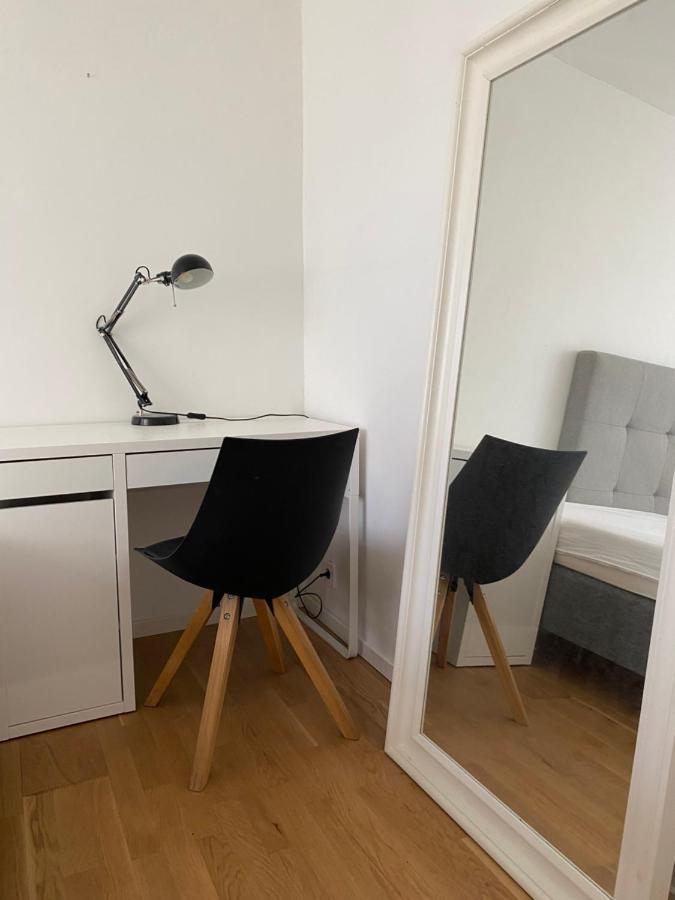Exclusive 2 Level Etage Next To Arlanda-City Metro Стокхолм Екстериор снимка