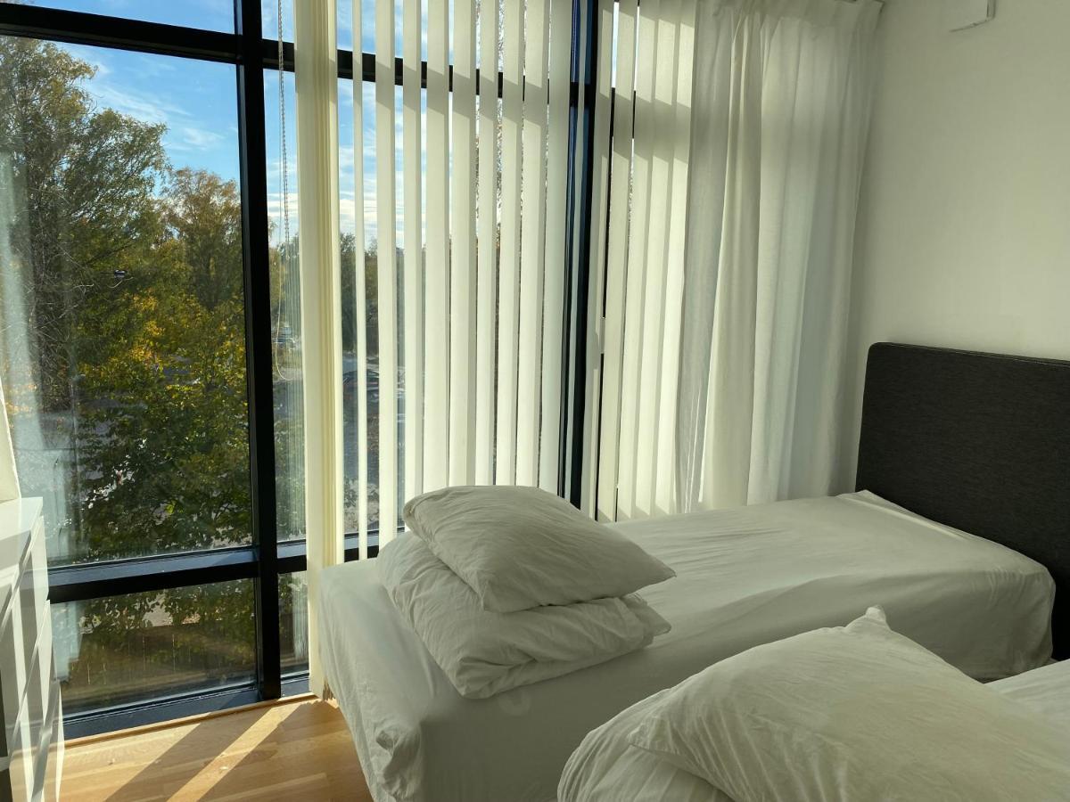 Exclusive 2 Level Etage Next To Arlanda-City Metro Стокхолм Екстериор снимка