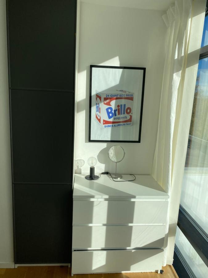 Exclusive 2 Level Etage Next To Arlanda-City Metro Стокхолм Екстериор снимка